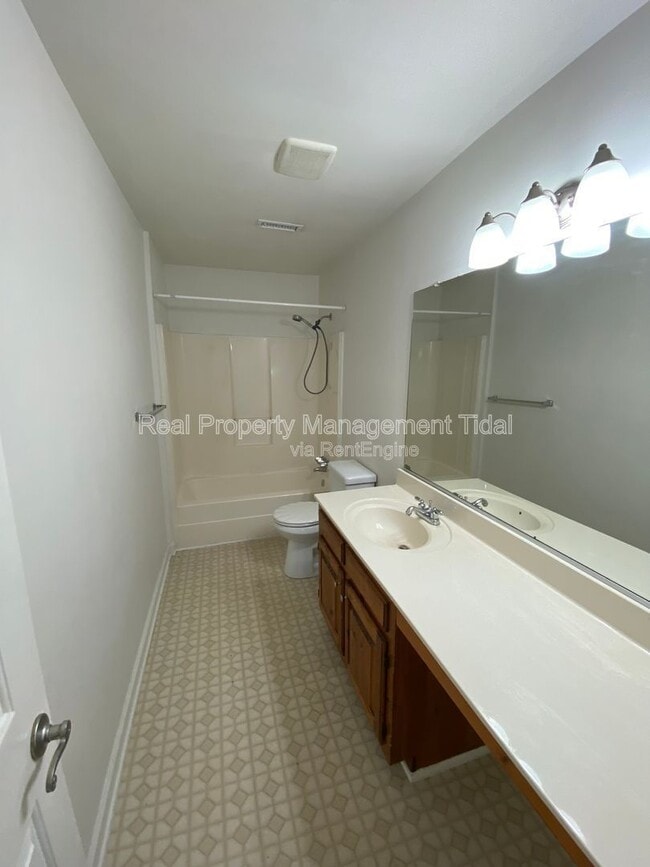 Building Photo - 610 Guy Ln