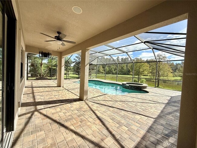 Building Photo - 10701 Laurel Vista Way