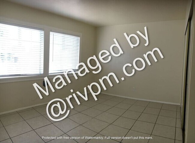 Building Photo - MOVE IN NOW!