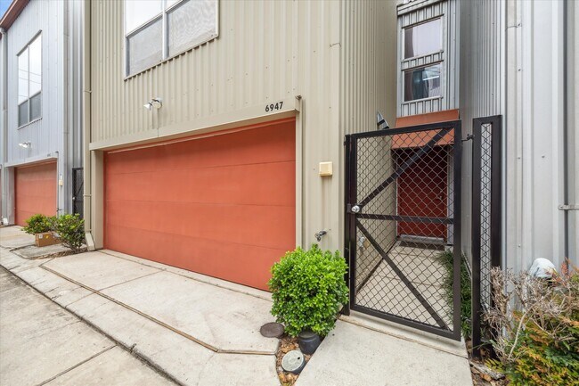 Building Photo - 6947 Ardmore St