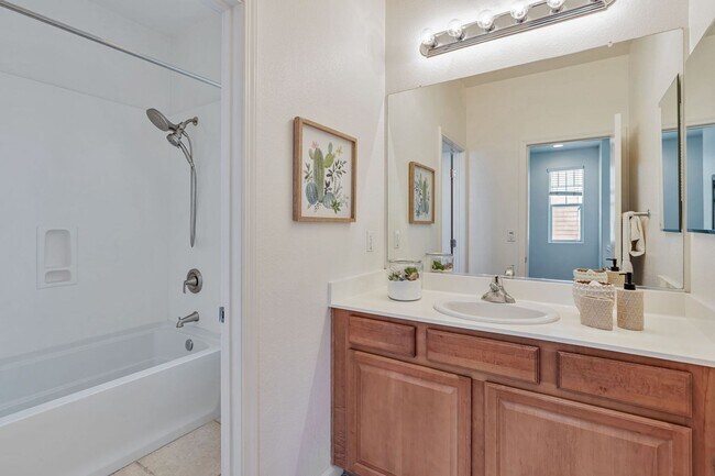 Building Photo - $4595 - Modern and Comfortable 4 Br/3 Ba home in the quiet Foothills of West Gilroy