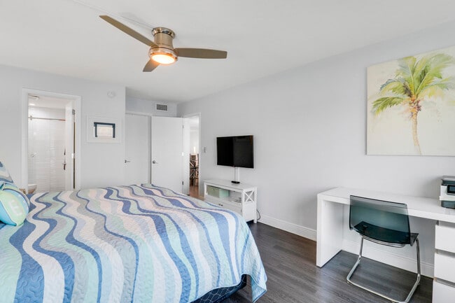 Building Photo - 52 Yacht Club Dr