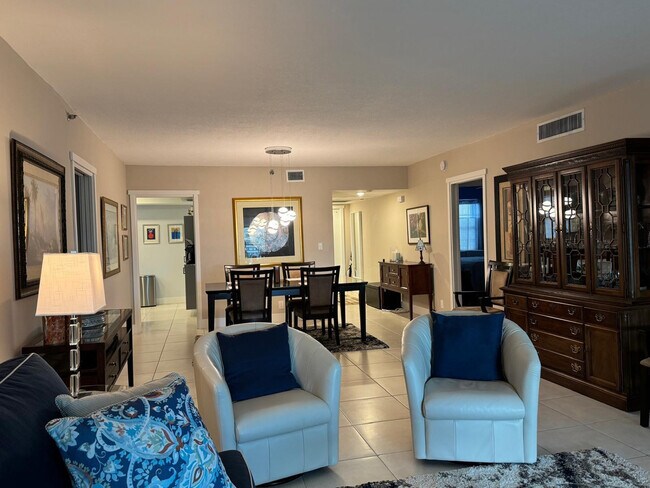 Building Photo - 3510 Oaks Way