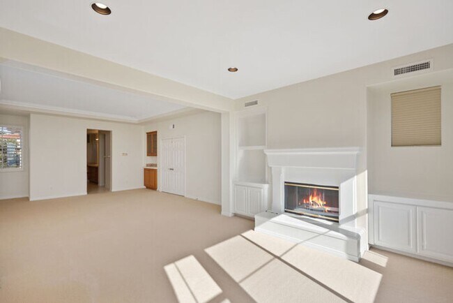 Building Photo - Exclusive Pelican Ridge Home.