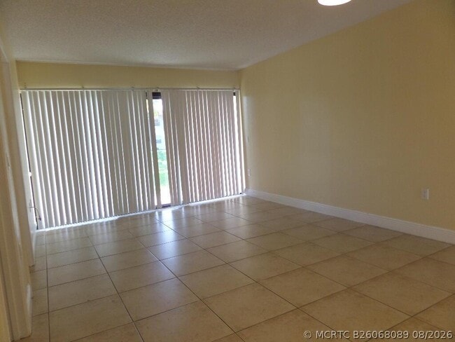 Building Photo - 1524 Lake Crystal Dr