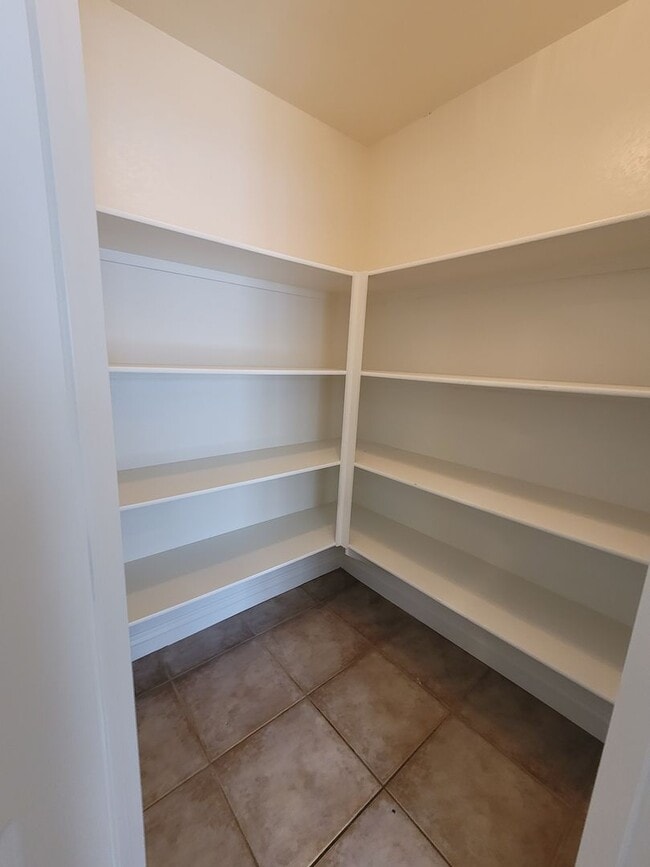 Building Photo - Beautiful Single Story Town Home in Mountains Edge Community