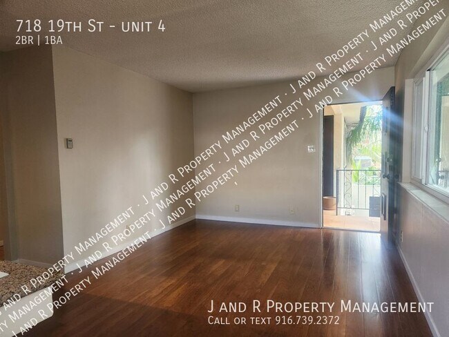 Building Photo - 718 19th St