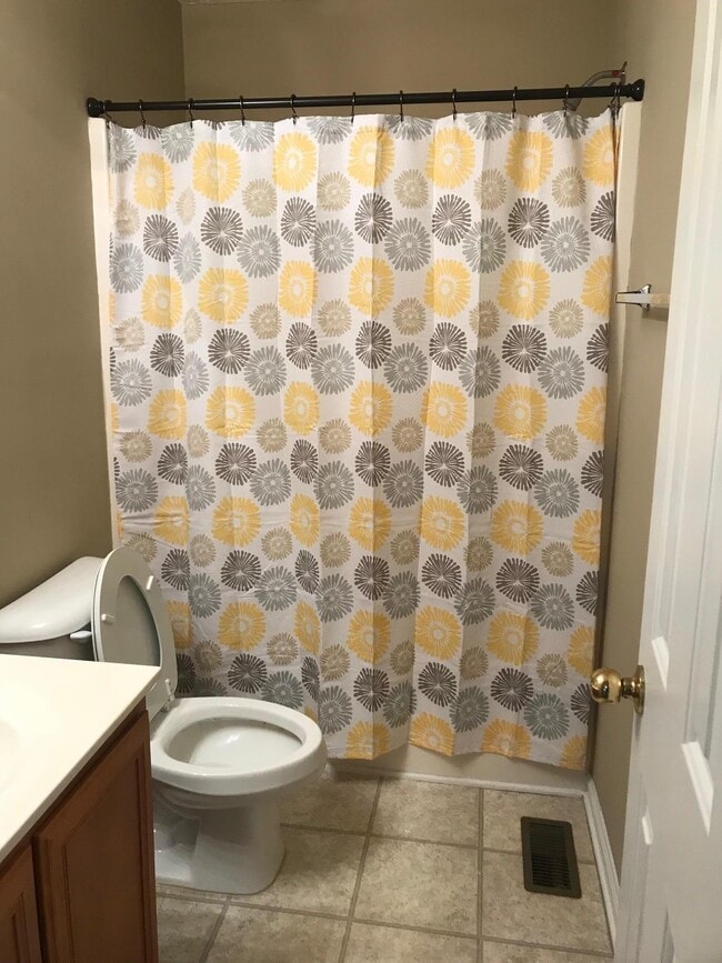 Building Photo - 323 Shoshone Pl