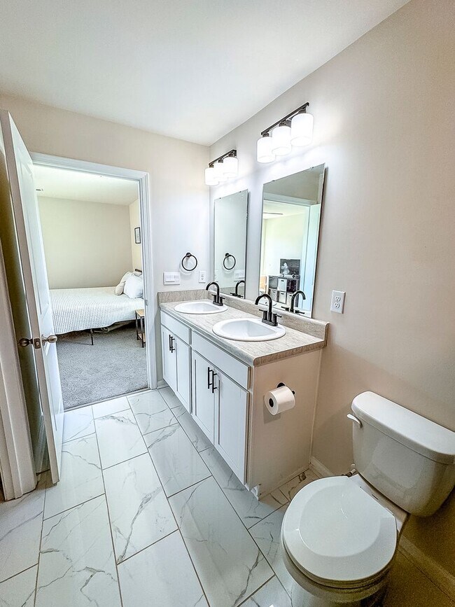 Building Photo - Upgraded 3 Bed, 2 Bath Pet-Friendly Home w...