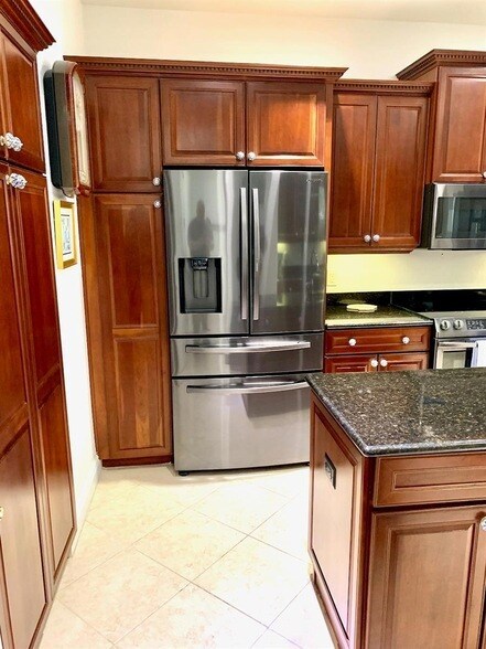 Building Photo - 24312 Westgate Blvd