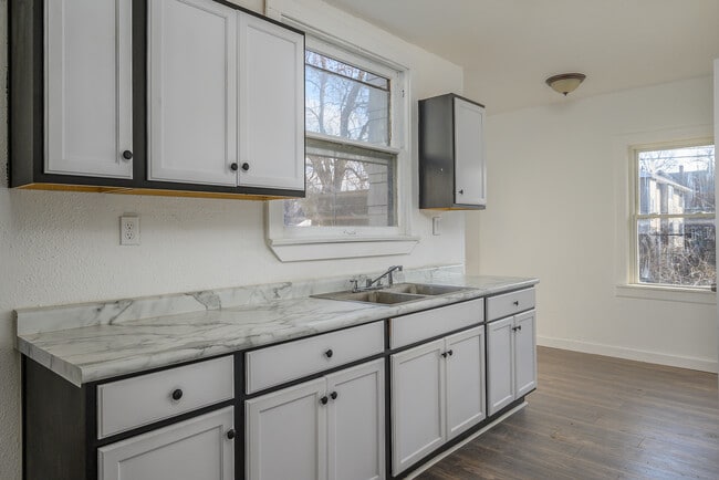 Primary Photo - 3854 Drexel Dr