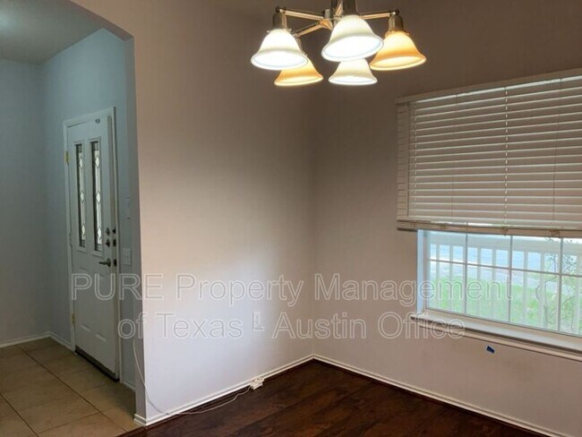 Building Photo - 9005 Sun Shower Bend