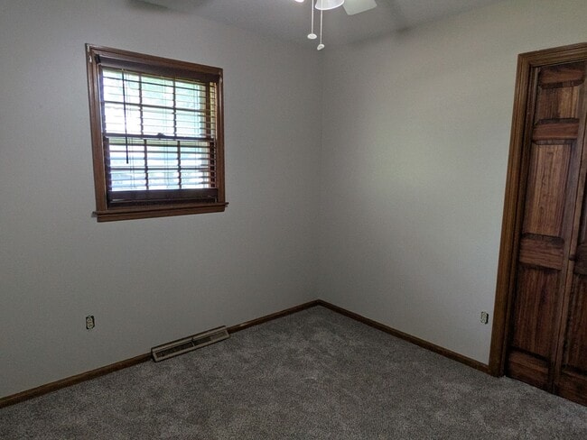 Building Photo - 2513 Lilac Dr