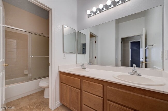 Building Photo - 10518 Santerno St