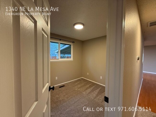 Building Photo - 1340 NE La Mesa Ave