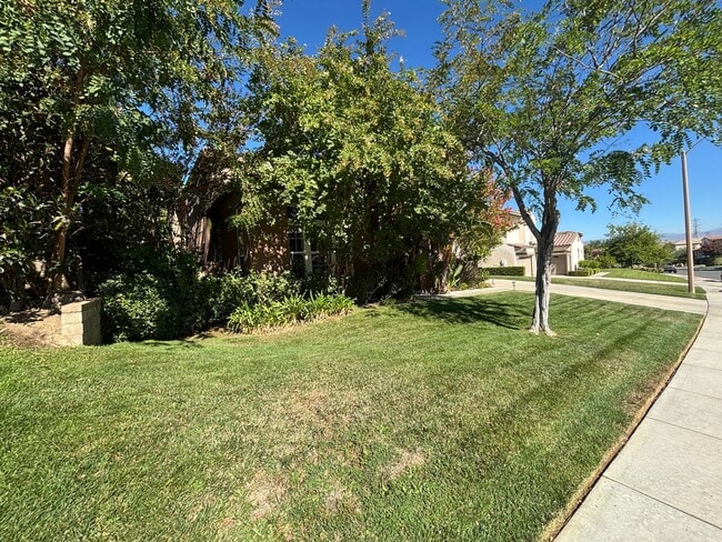 Building Photo - Spectacular 5-Bedroom Home with Private Po...
