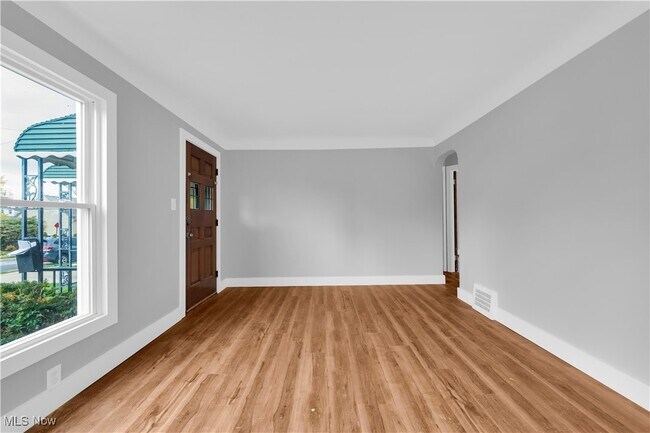 Building Photo - 5255 E 115th St