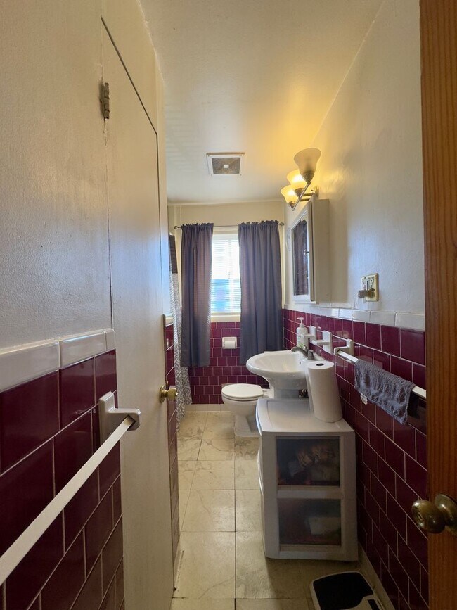 Building Photo - Charming 3 Bedroom/ 1.5 Bathroom Townhome in Frankford, MD!