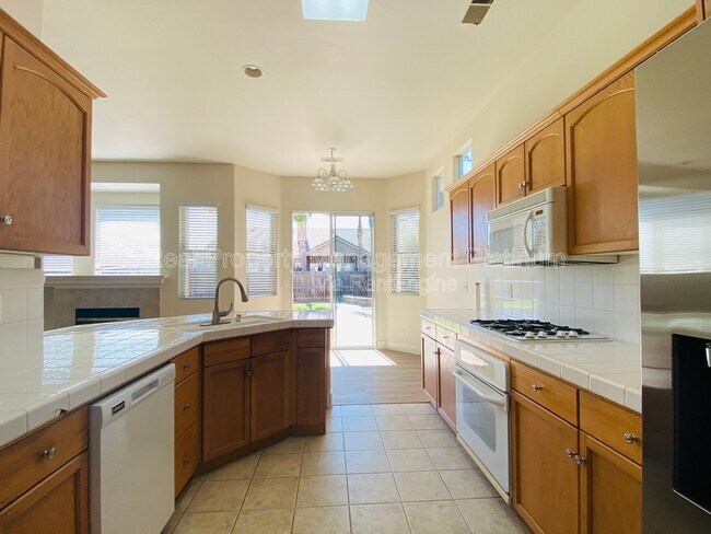 Building Photo - 2916 Roberts Ave