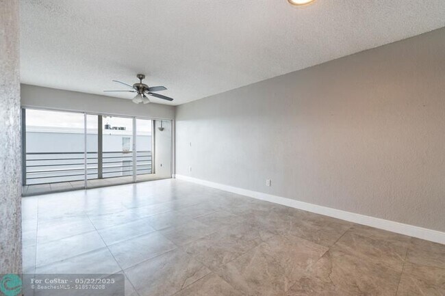 Building Photo - 7980 N French Dr