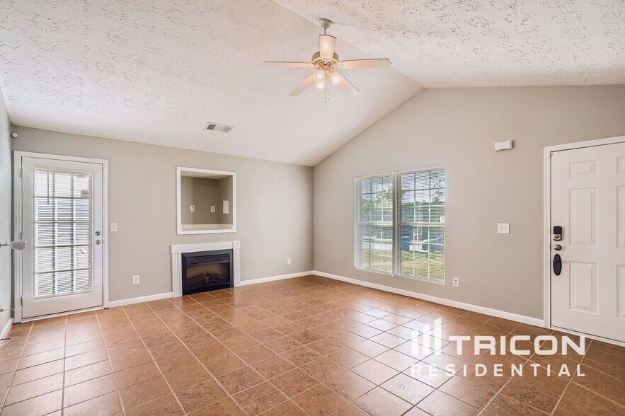 Building Photo - 1476 Steam Engine Way NE