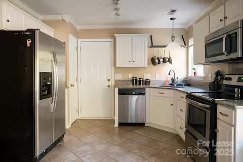 Building Photo - 2017 Coatsdale Ln