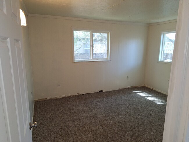 Building Photo - 512 Windsor Ln