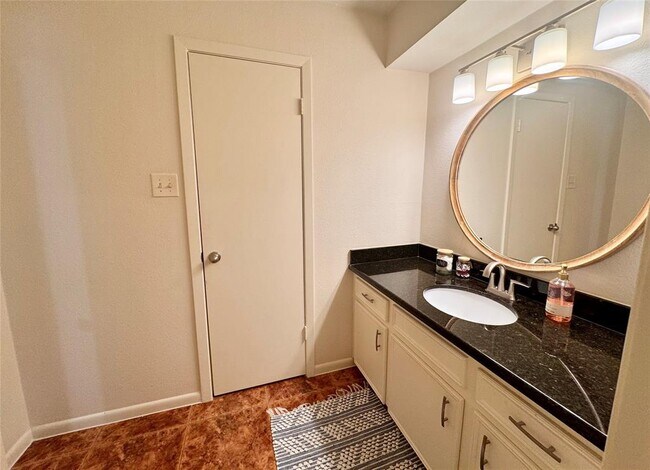 Building Photo - 20313B Sunny Shores Dr