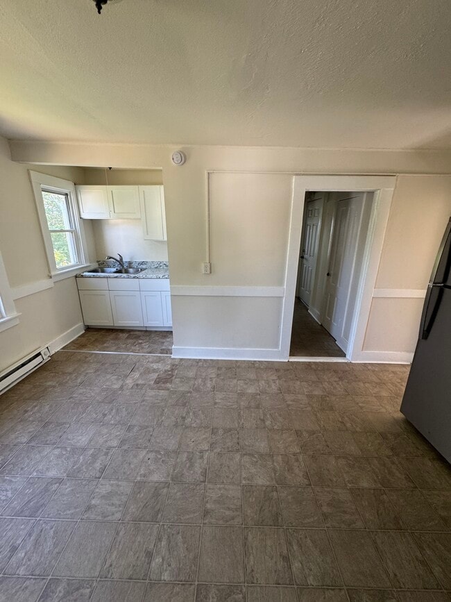 Building Photo - 57 Rhodes St