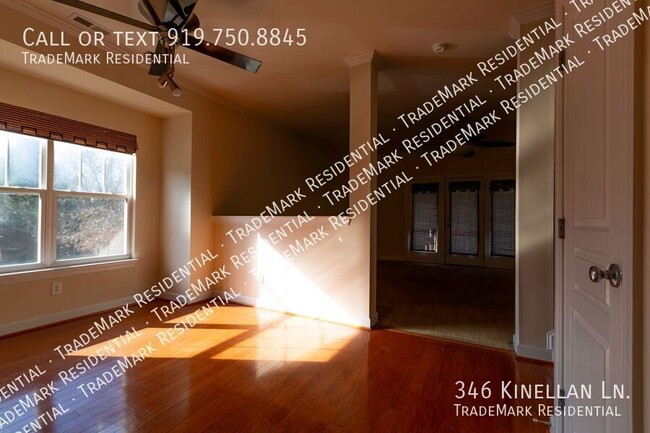 Building Photo - Spacious 4-Bedroom, 2.5-Bathroom Townhouse...