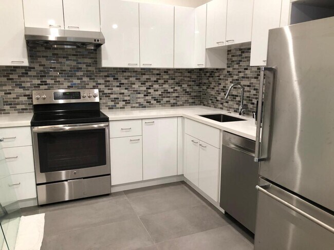 Kitchen - 321 N Delaware St