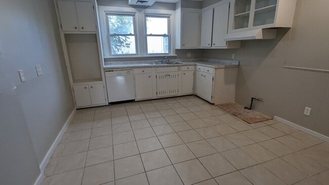 Building Photo - 4239 Lewis Ave