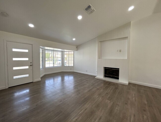 Building Photo - AVAILABLE NOW! GORGEOUS 3 Bedroom 2 Bathroom Cathedral City POOL HOME WITH SOLAR!