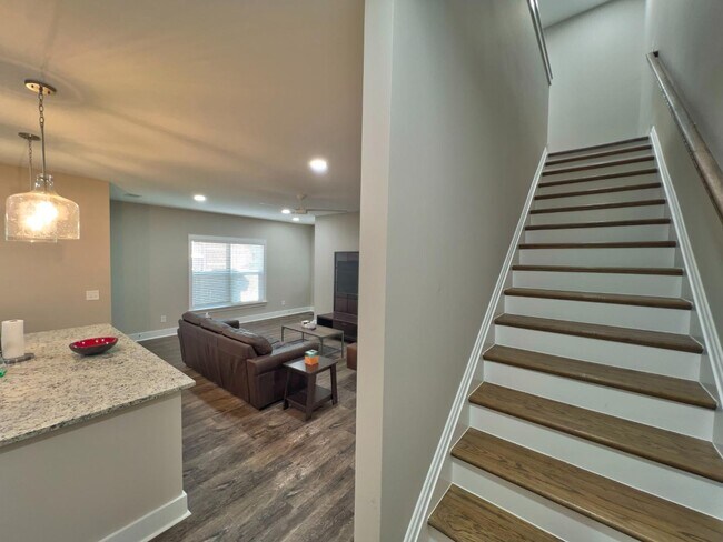 Building Photo - 3925 Overbrook Dr