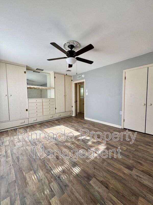 Building Photo - 2528 W Avenue N