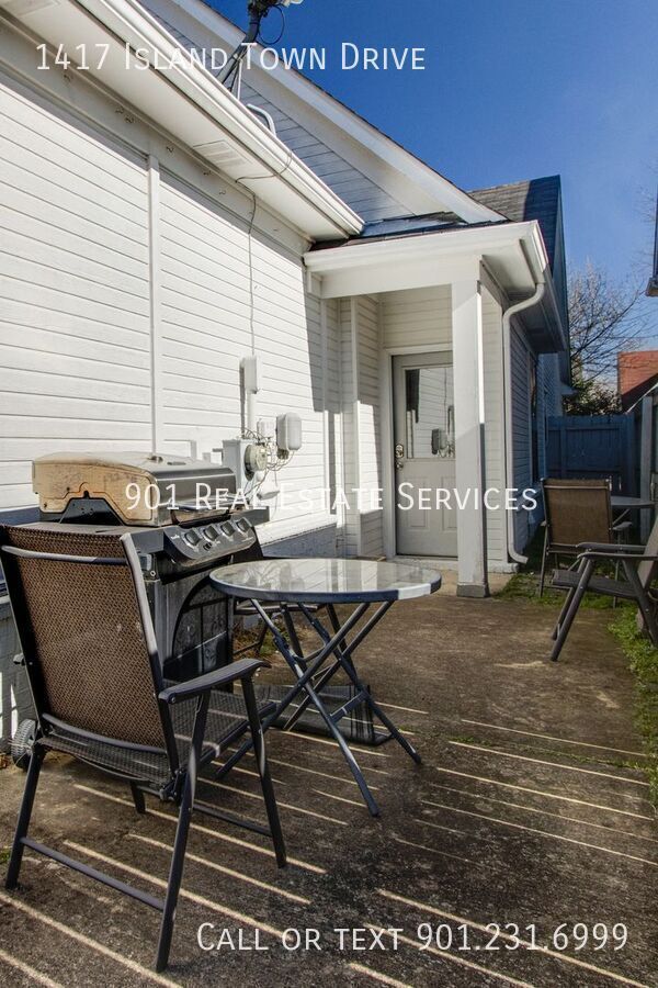 Building Photo - 1417 Island Town Dr