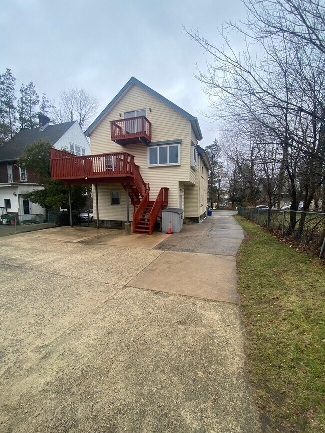 Building Photo - 233 S State Rd