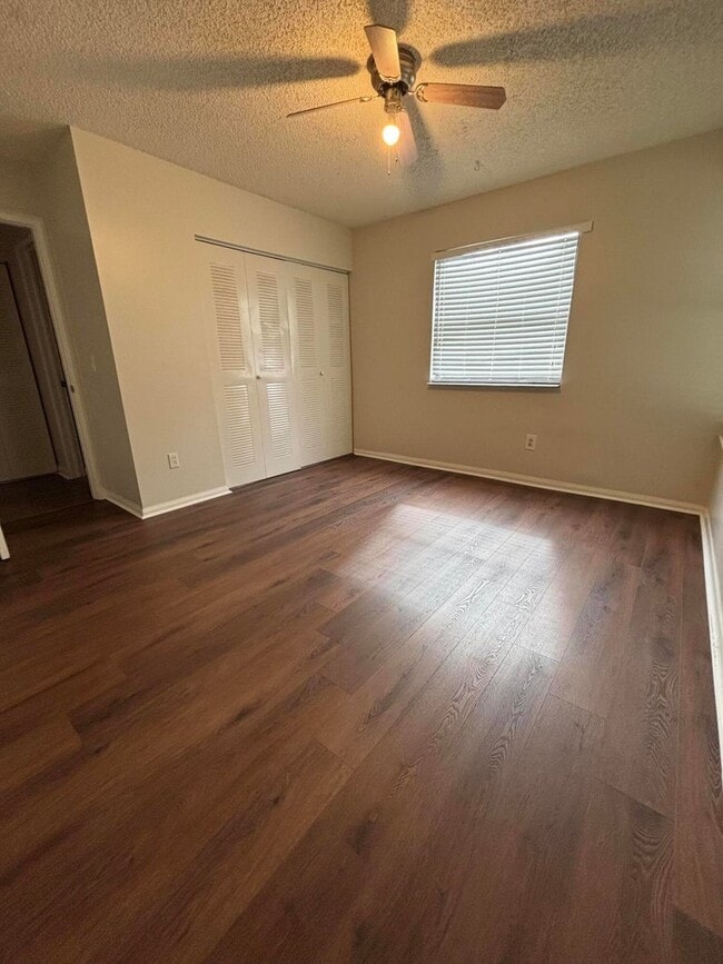 Building Photo - 510 Lakeview Dr E