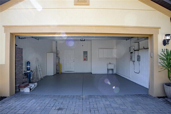 Building Photo - 519 Cadiz Dr