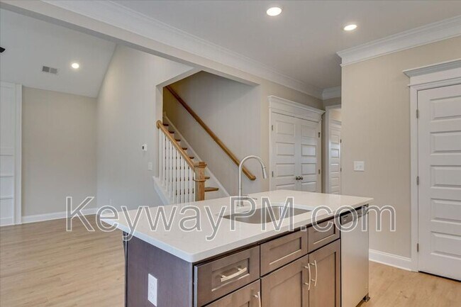 Building Photo - 715 Bronze Wy