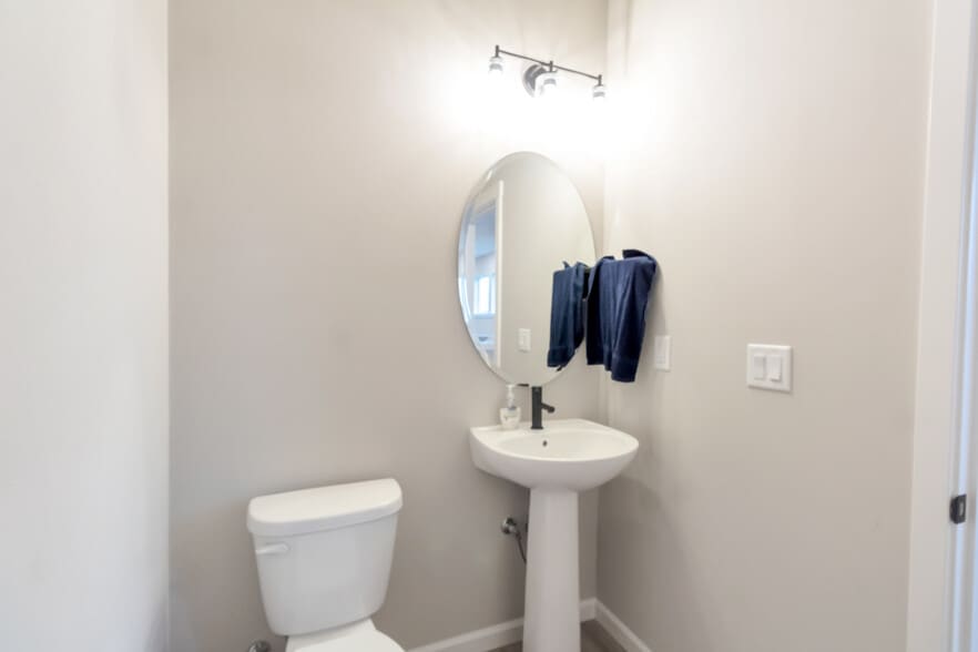 Power room(half bath) - 7471 SE Kinnaman St