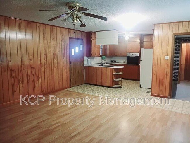 Building Photo - 600 Paw Paw Rd