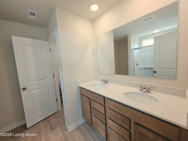 Building Photo - 11144 Castlebrook Dr