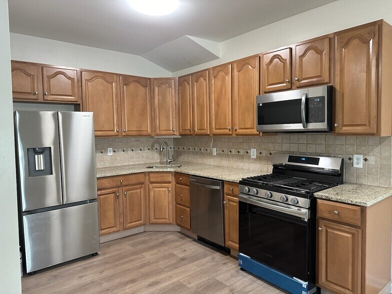 Building Photo - 177 Avenel St