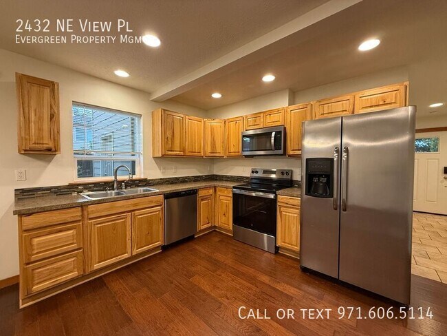 Building Photo - 2432 NE View Pl