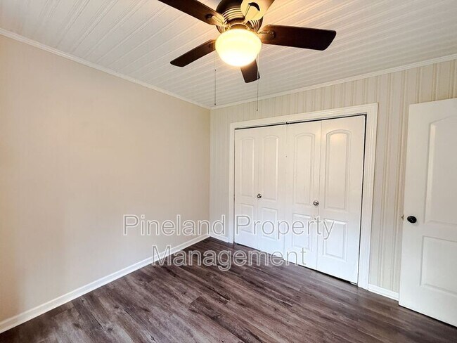 Building Photo - 5300 Walnut Dr