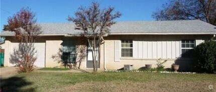 Building Photo - 1025 Springwood Dr