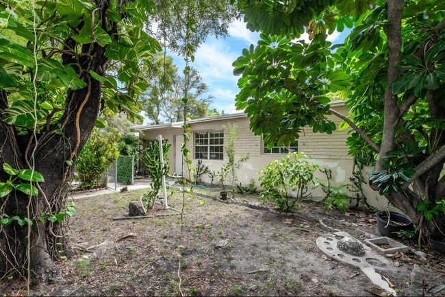 Building Photo - 3401 SW 48th Ave