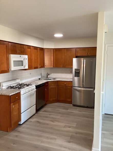 Building Photo - 3874 Linden Ave