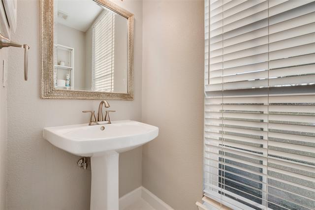 Building Photo - 5312 Baton Rouge Blvd